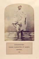 Индия - Гангапутр, молящийся индус из Ганги. Бенарес, 1868-1875