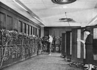 Соединённые Штаты Америки - ЭНИАК (ENIAC, сокр. от Electronic Numerical Integrator and Computer — Электронный числовой интегратор и вычислитель) — первый широкомасштабный электронный цифровой компьютер. Построен в США в 1946 году.