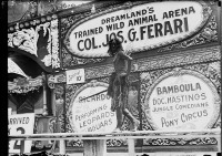 Нью-Йорк - Dreamland's Trained Wild Animal Arena with Colonel Joseph Gincomo Ferari in 1911 США , Нью-Йорк (штат) , Нью-Йорк , Бруклин