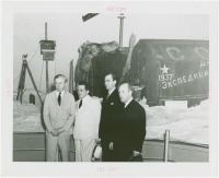 Нью-Йорк - Советские представители в павильоне Советская Арктика, Нью-Йорк