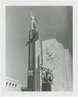 Нью-Йорк - Советский павильон и скульптура рабочего, Нью-Йорк
