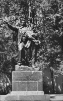 Саратов - Памятник участникам маёвок 1903-1917гг. в городском парке