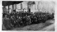 Саратов - Отряд саратовских рабочих-красногвардейцев у здания Совета
