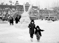 Саратов - Снежный заяц на площади Революции