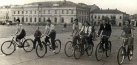 Саратов - Велосипедисты на площади Революции