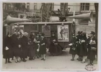 Франция - Мария Верона  и Андре Леманн на агитационной акции, 1926