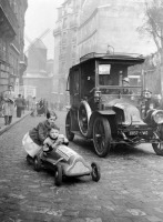 Париж - Парижская улица начала 1920-х годов
