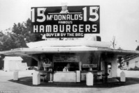 Старые магазины, рестораны и другие учреждения - Первый в мире Макдональдс. Калифорния, США, 1940 г.