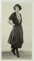 Ретро мода - Костюм 1920-1929. Тёмное платье с коротким рукавом