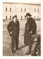 Ретро открытки - В. Ленин и В. Бонч-Бруевич на прогулке