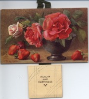 Ретро открытки - Белые и красные розы в низкой вазе и ягоды клубники