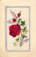 Ретро открытки - Красная роза с бутонами, плющ и фиолетовые цветы