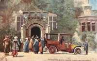 Ретро открытки - Король Георг V покидает замок Лисмор на автомобиле