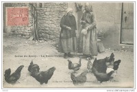 Ретро открытки - Ретро-поштівка.  Франція. Жінка годує курей.