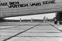 Латвия - Salaspils вход в мемориал
