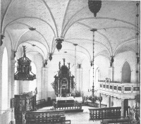 Латвия - Интерьер церкви в Эдоле