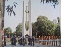 Литва - Клайпеда. У памятника павшим воинам