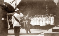 Рига - Император проходит мимо выстроившихся для торжественной встречи чинов армии и флота. Латвия , Видземе , Рига