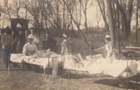Вильнюс - Вільно.  Німці та медсестри в парку Антакальніс Сапегос.