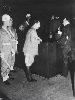 Нюрнберг - Геринг, похудевший во время процесса на 20 килограмм со своим защитником