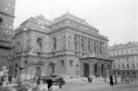 Будапешт - Общий вид здания театра оперы и балета в Будапеште после освобождения города от гитлеровцев