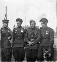 Солдаты и офицеры Советской армии - Германия. Разведчики-гвардейцы. 1945 год