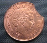 Старинные деньги (бумажные, монеты) - два пенса