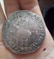 Старинные деньги (бумажные, монеты) - Талер 1674