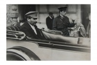 Ретро знаменитости - Фото Генерального секретаря ЦК ВКП(б) И. В. Сталина в автомобиле,