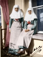 Ретро знаменитости - Великие княжны Татьяна Николаевна и Ольга Николаевна , старшие дочери императора Николая Второго и императрицы Александры Фёдоровны , в форме сестёр милосердия.1914-1916