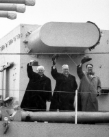 Ретро знаменитости - Н.С. Хрущев, Н.А. Булганин и И.В. Курчатов на крейсере 