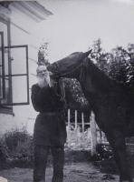 Ретро знаменитости - Лев Толстой со своим конем.