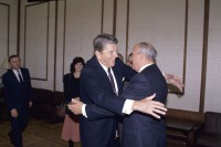 Ретро знаменитости - Горбачев и Рейган.