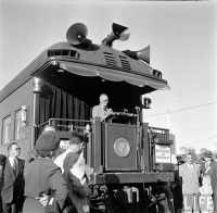 Ретро знаменитости - Президент США Гарри Трумэн выступает с площадки вагона 