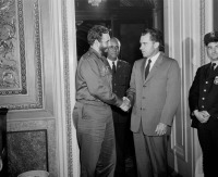 Ретро знаменитости - Встреча Фиделя Кастро с вице-президентом США Ричардом Никсоном 19 апреля 1959 года