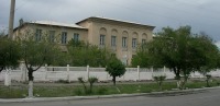 Киргизия - Киргизия. Фасад школы N.2 в  посёлке Балыкчи, 2000-2009