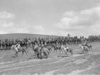 Киргизия - Алайские киргизы перед конными состязания, 1906