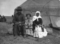 Киргизия - Типы киргизов долины р. Текес. Купец Симбай Салтунаев, 1906-1908