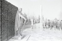 Узбекистан - Мемориальный комплекс в селе Ниязбаш, созданный в честь павших за Родину в годы Великой Отечественной войны односельчан