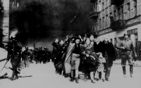 Варшава - Варшавских евреев конвоируют в гетто