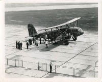 Авиация - Посадка пассажиров в авиалайнер Curtiss T-32 
