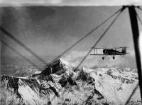 Авиация - Первый полет над Эверестом