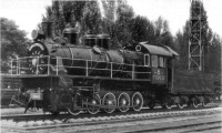  - Эу684-37 — первый паровоз Эу Луганского завода, памятник в депо Славянск.