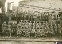 Железная дорога (поезда, паровозы, локомотивы, вагоны) - Красноармейцы желдорполка  у паровоза Нв-62 ,паровозного депо Полторацк.
