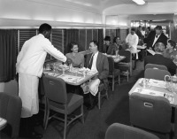 Железная дорога (поезда, паровозы, локомотивы, вагоны) - Вагон-ресторан американского поезда начала 1950-х