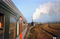 Железная дорога (поезда, паровозы, локомотивы, вагоны) - Паровоз П36-0071 с поездом из окна автомотрисы  АЧ2-040  вблизи ст.Минеральные Воды