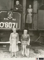 Железная дорога (поезда, паровозы, локомотивы, вагоны) - Работницы депо Челябинск у паровоза Ов-6071