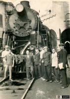 Железная дорога (поезда, паровозы, локомотивы, вагоны) - Машинисты депо Верхний Уфалей у паровоза серии Л