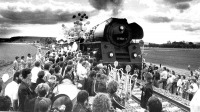 Железная дорога (поезда, паровозы, локомотивы, вагоны) - Паровоз BR01 1531-1 с пассажирским поездом на границе земельТюрингия и Геесен