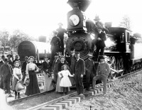 Железная дорога (поезда, паровозы, локомотивы, вагоны) - Первый пассажирский поезд в Национальный парк 